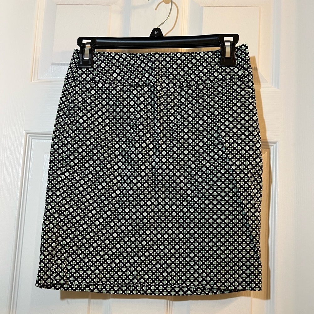 🦋 Ann Taylor Black and White Geometric Mini Skirt size 00p